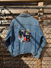 Load image into Gallery viewer, Vintage 90s Looney Tunes Embroidered Jean Jacket (M)
