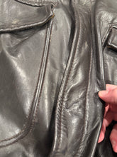 Load image into Gallery viewer, True Vintage 70s Genuine Leather Sherpa Lined Leather Jacket (40 M)
