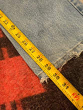 Load image into Gallery viewer, Vintage 2000s Lightwash Wrangler Jeans (30x30)
