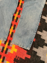 Load image into Gallery viewer, Vintage 2000s Lightwash Wrangler Jeans (30x30)
