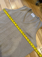Load image into Gallery viewer, Vintage 80s Orvis by Jacques DeLoux Knit Sweater Vest (M)
